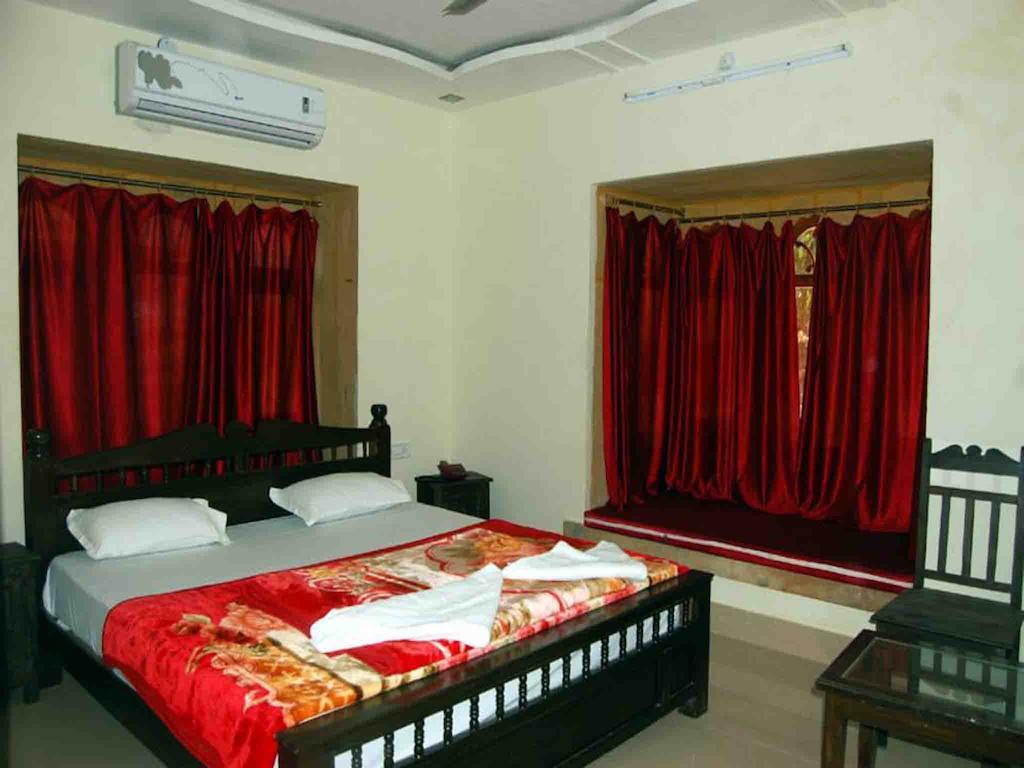 Golden Sandstone Hotel &Resort Jaisalmer Room photo